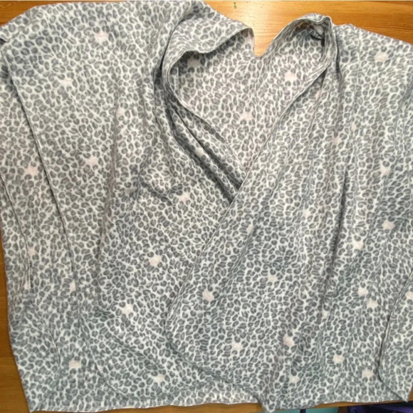 Centre Split / Over The Shoulder Shawl - Picture 3 of 5